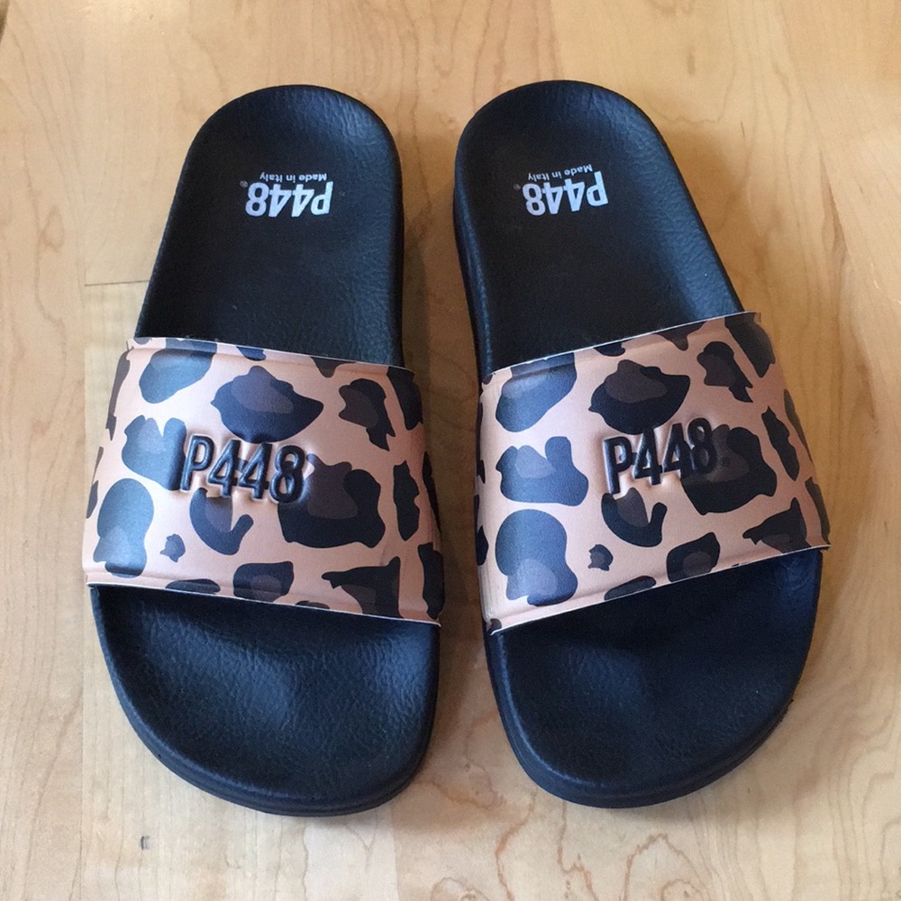P448 | Super Water Resistant Slide Sandal - Black/ Leo